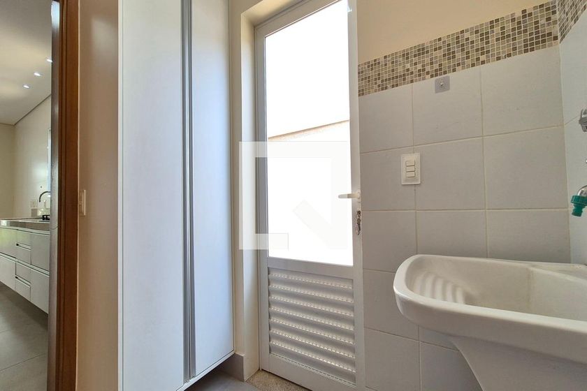 Casa à Venda - Swiss Park, 4 Quartos,  216 m2 em , Campinas - sp | SoloBR