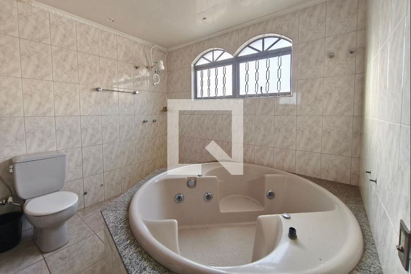 Casa à Venda - Jardim do Lago, 6 Quartos,  400 m2 em , Campinas - sp | SoloBR