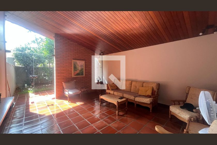 Casa à Venda - Guanabara, 3 Quartos,  242 m2 em , Campinas - sp | SoloBR