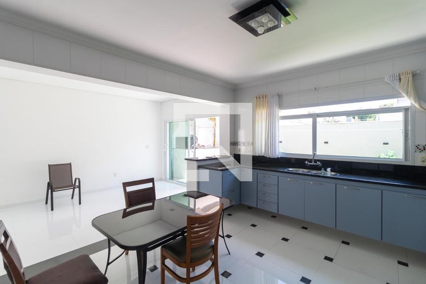 Casa à Venda - Swiss Park, 4 Quartos,  330 m2 em , Campinas - sp | SoloBR