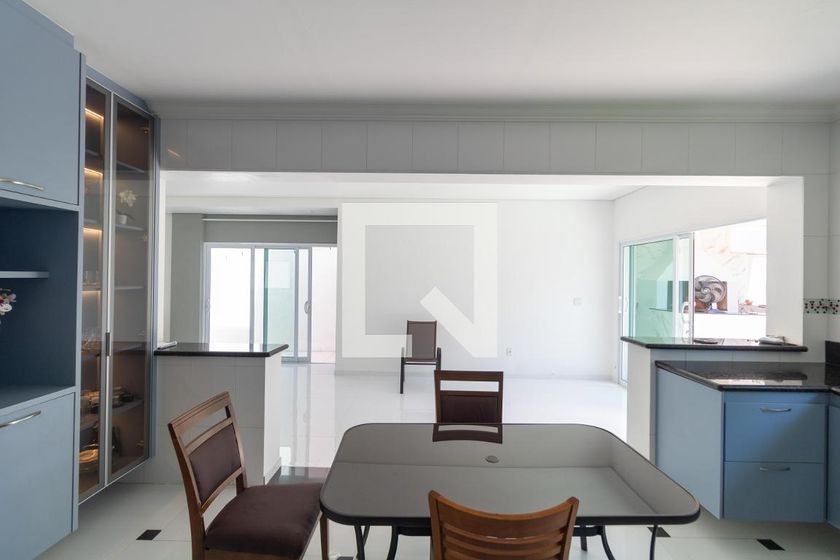 Casa à Venda - Swiss Park, 4 Quartos,  330 m2 em , Campinas - sp | SoloBR