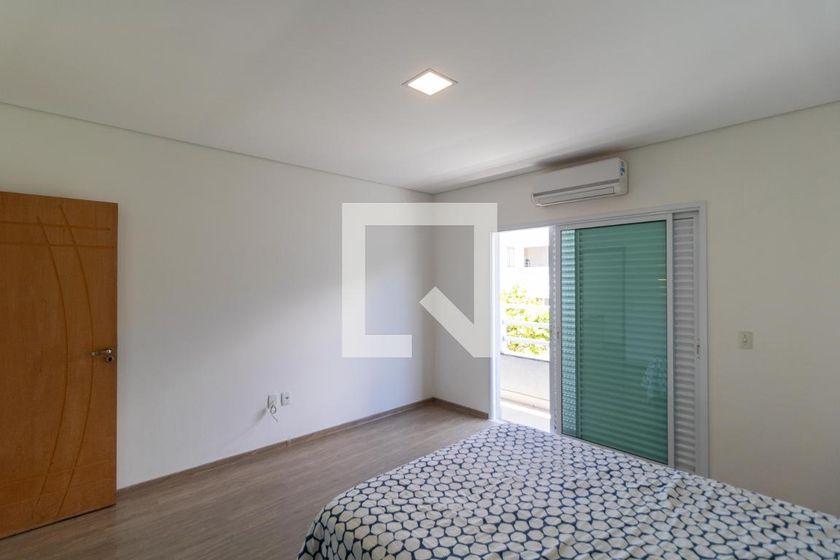 Casa à Venda - Swiss Park, 4 Quartos,  330 m2 em , Campinas - sp | SoloBR