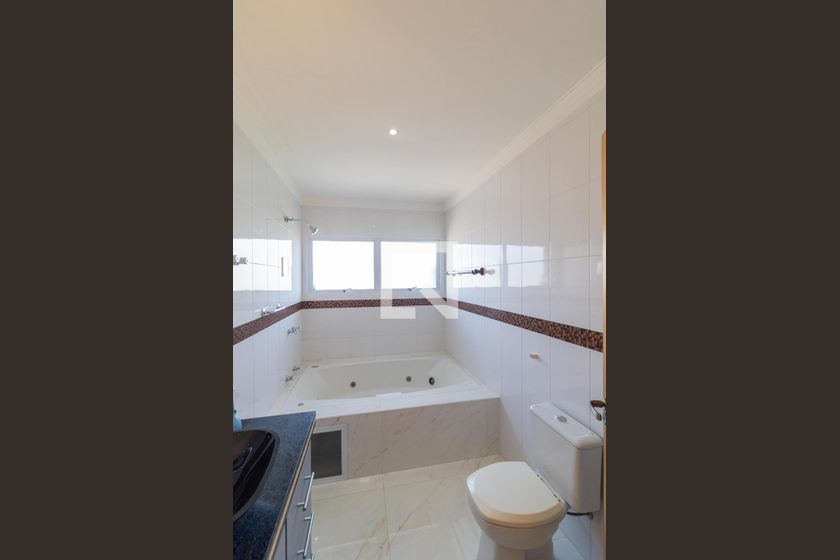 Casa à Venda - Swiss Park, 4 Quartos,  330 m2 em , Campinas - sp | SoloBR