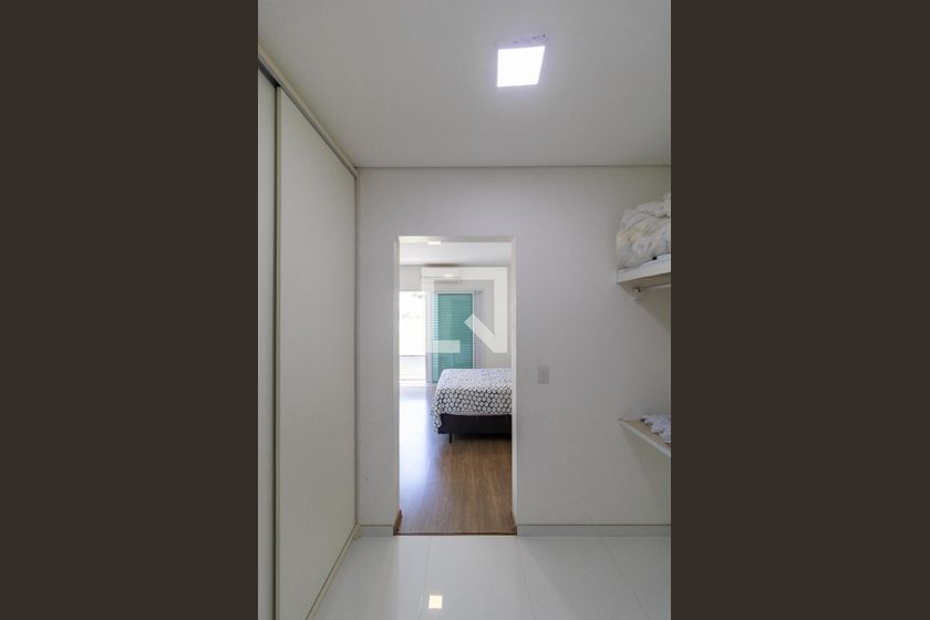 Casa à Venda - Swiss Park, 4 Quartos,  330 m2 em , Campinas - sp | SoloBR