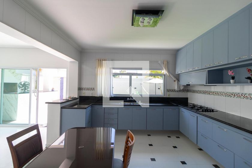 Casa à Venda - Swiss Park, 4 Quartos,  330 m2 em , Campinas - sp | SoloBR