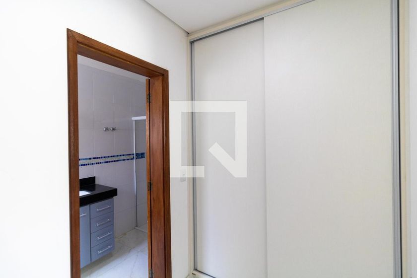 Casa à Venda - Swiss Park, 4 Quartos,  330 m2 em , Campinas - sp | SoloBR