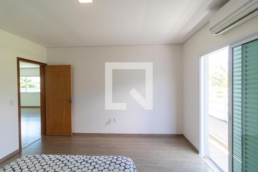 Casa à Venda - Swiss Park, 4 Quartos,  330 m2 em , Campinas - sp | SoloBR