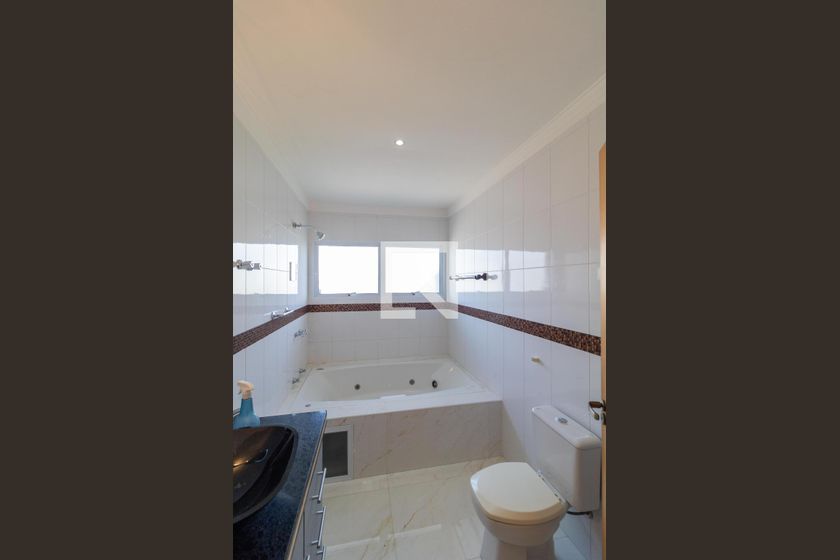 Casa à Venda - Swiss Park, 4 Quartos,  330 m2 em , Campinas - sp | SoloBR