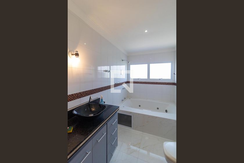 Casa à Venda - Swiss Park, 4 Quartos,  330 m2 em , Campinas - sp | SoloBR