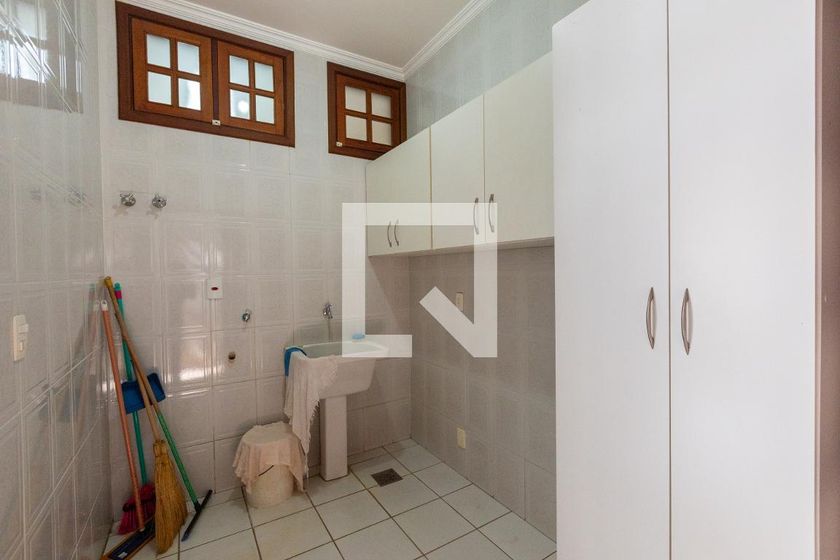 Casa à Venda - Mansões Santo Antônio, 3 Quartos,  255 m2 em , Campinas - sp | SoloBR