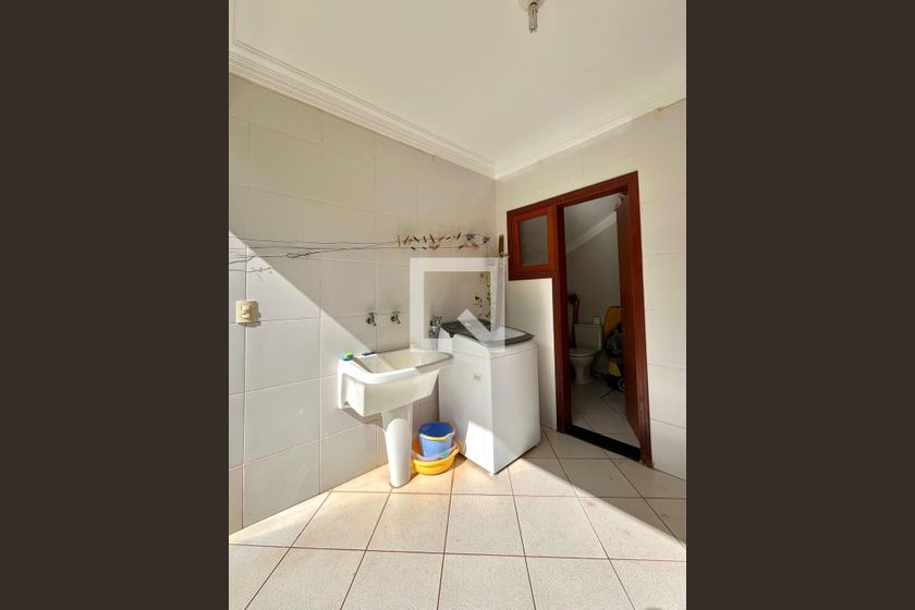 Casa à Venda - Lot. Alphaville Campinas, 4 Quartos,  265 m2 em , Campinas - sp | SoloBR