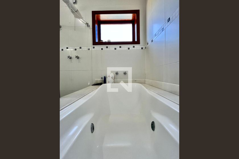 Casa à Venda - Lot. Alphaville Campinas, 4 Quartos,  265 m2 em , Campinas - sp | SoloBR
