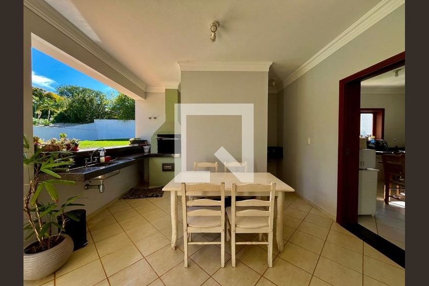 Casa à Venda - Lot. Alphaville Campinas, 4 Quartos,  265 m2 em , Campinas - sp | SoloBR