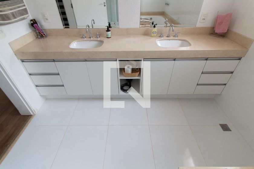 Casa à Venda - Lot. Alphaville Campinas, 3 Quartos,  414 m2 em , Campinas - sp | SoloBR