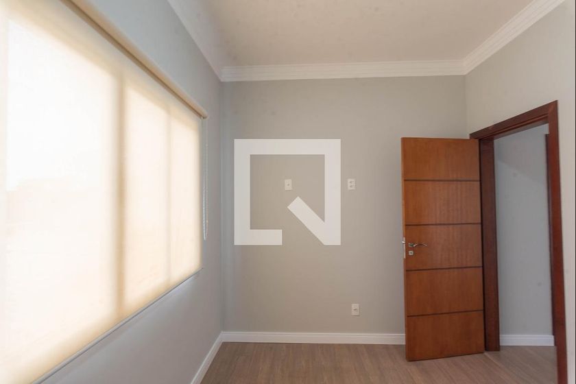 Casa à Venda - Swiss Park, 4 Quartos,  277 m2 em , Campinas - sp | SoloBR