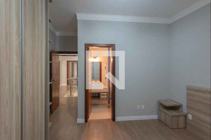 Casa à Venda - Swiss Park, 4 Quartos,  277 m2 em , Campinas - sp | SoloBR