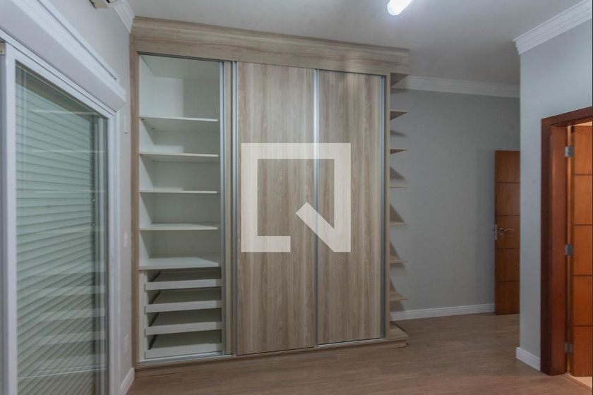 Casa à Venda - Swiss Park, 4 Quartos,  277 m2 em , Campinas - sp | SoloBR
