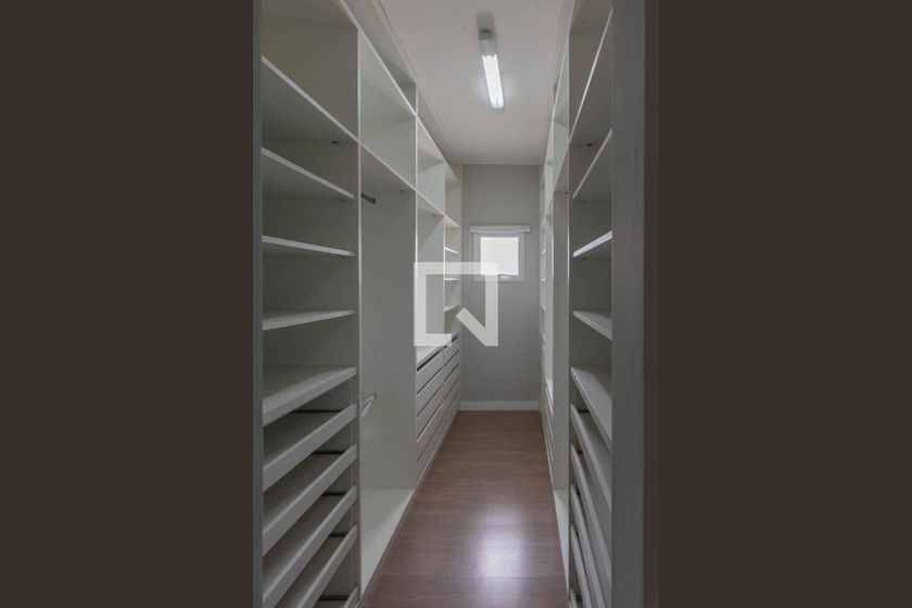 Casa à Venda - Swiss Park, 4 Quartos,  277 m2 em , Campinas - sp | SoloBR