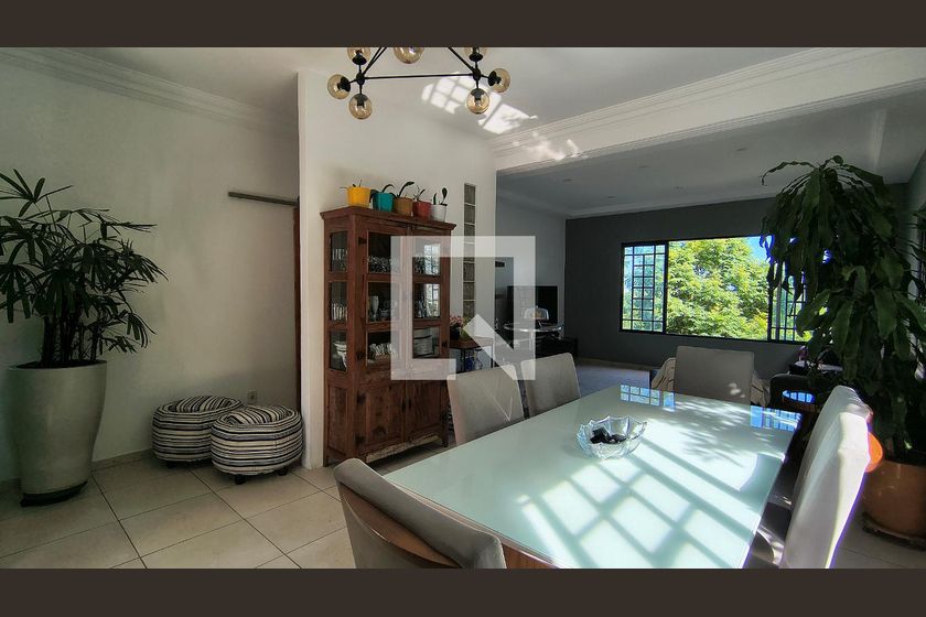 Casa, 4 quartos, 320 m² - Foto 1
