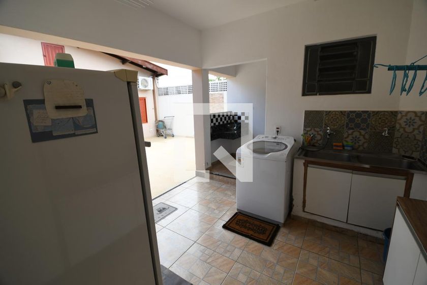 Casa à Venda - Barão Geraldo - Centro, 3 Quartos,  200 m2 em , Campinas - sp | SoloBR