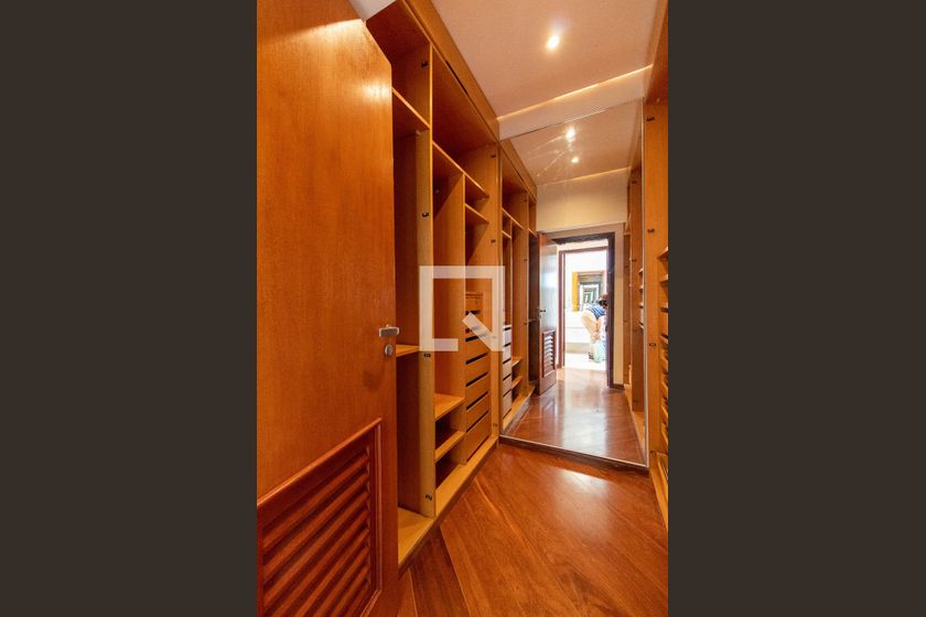 Casa à Venda - Lot. Alphaville Campinas, 4 Quartos,  370 m2 em , Campinas - sp | SoloBR