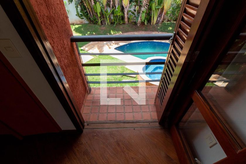 Casa à Venda - Lot. Alphaville Campinas, 4 Quartos,  370 m2 em , Campinas - sp | SoloBR