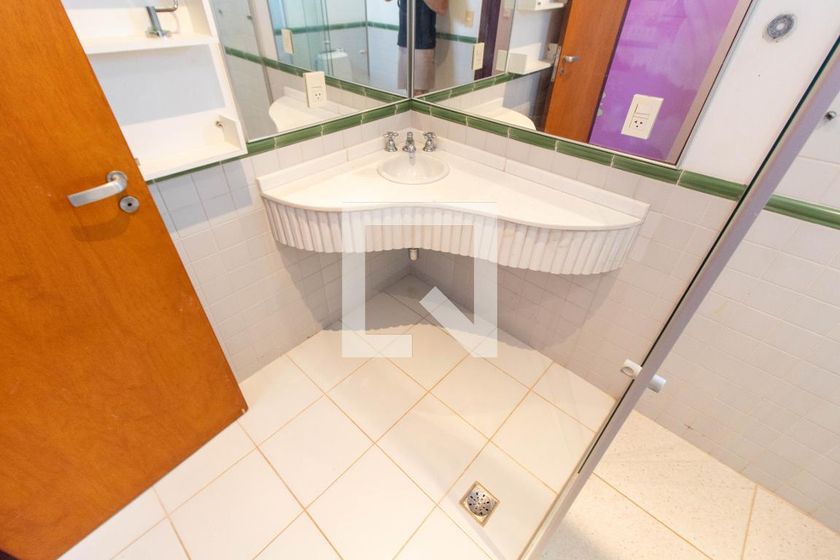 Casa à Venda - Lot. Alphaville Campinas, 4 Quartos,  370 m2 em , Campinas - sp | SoloBR