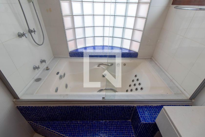 Casa à Venda - Lot. Alphaville Campinas, 4 Quartos,  370 m2 em , Campinas - sp | SoloBR