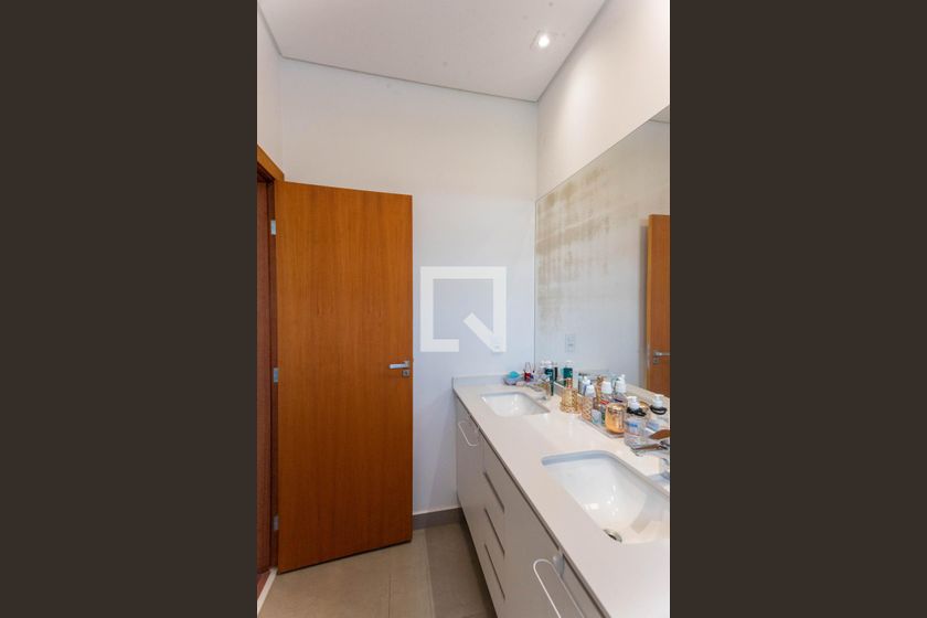 Casa à Venda - Swiss Park, 3 Quartos,  200 m2 em , Campinas - sp | SoloBR