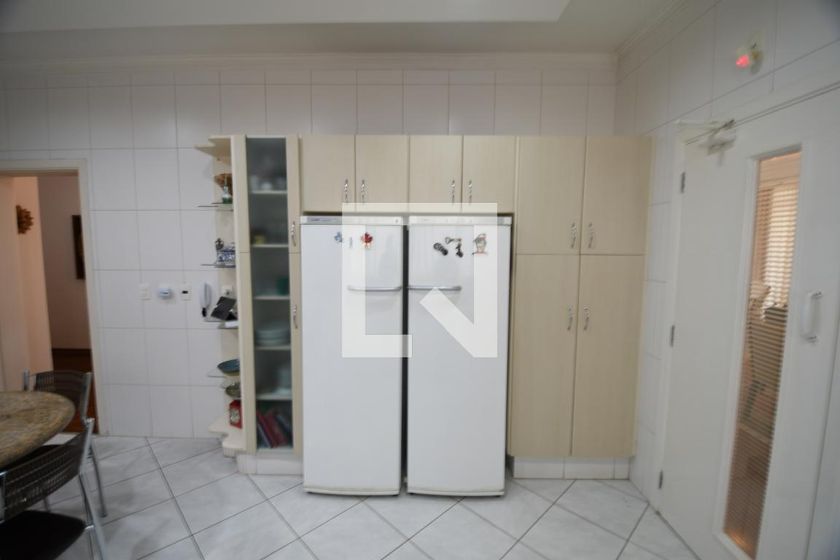 Casa à Venda - Jardim Flamboyant, 3 Quartos,  394 m2 em , Campinas - sp | SoloBR