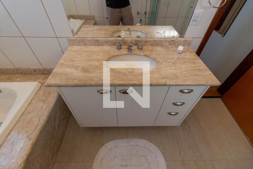 Casa à Venda - Mansões Santo Antônio, 4 Quartos,  275 m2 em , Campinas - sp | SoloBR