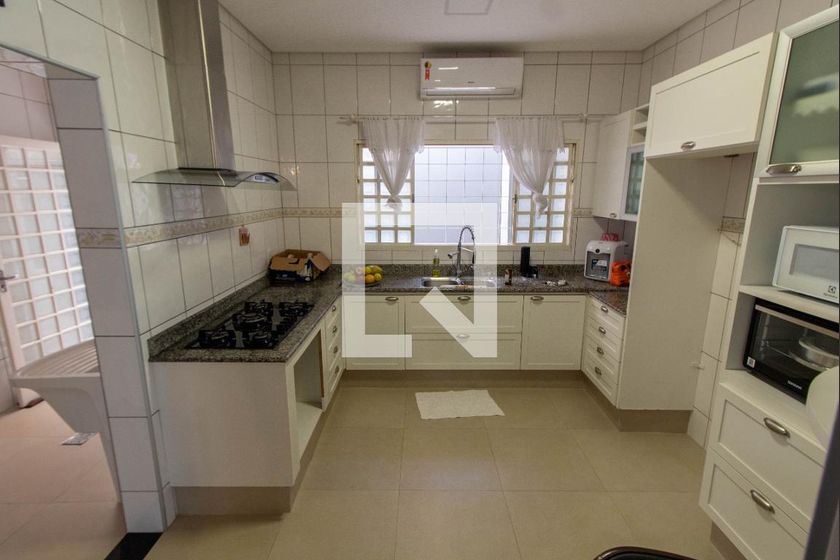 Casa à Venda - Mansões Santo Antônio, 4 Quartos,  275 m2 em , Campinas - sp | SoloBR