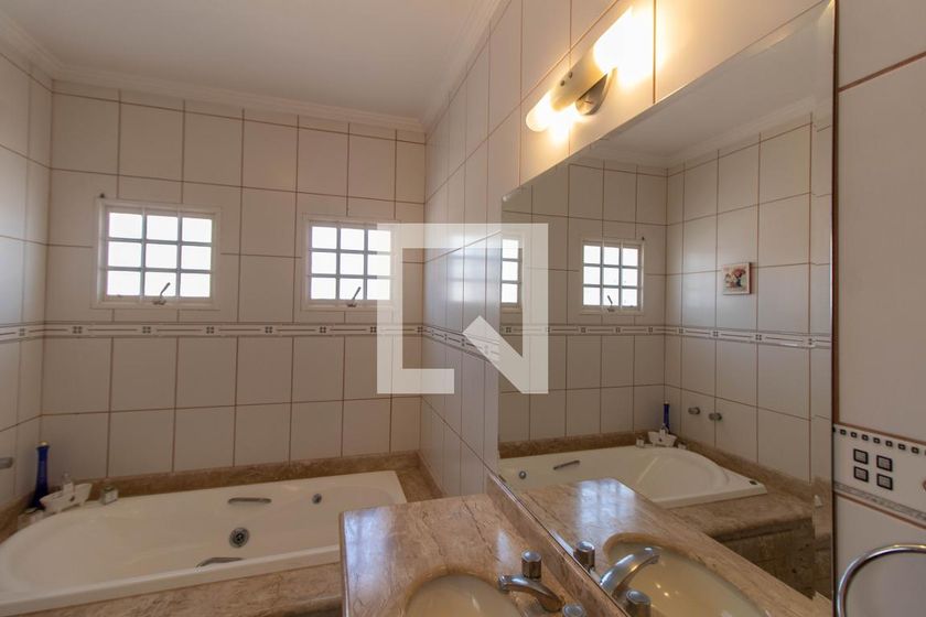Casa à Venda - Mansões Santo Antônio, 4 Quartos,  275 m2 em , Campinas - sp | SoloBR
