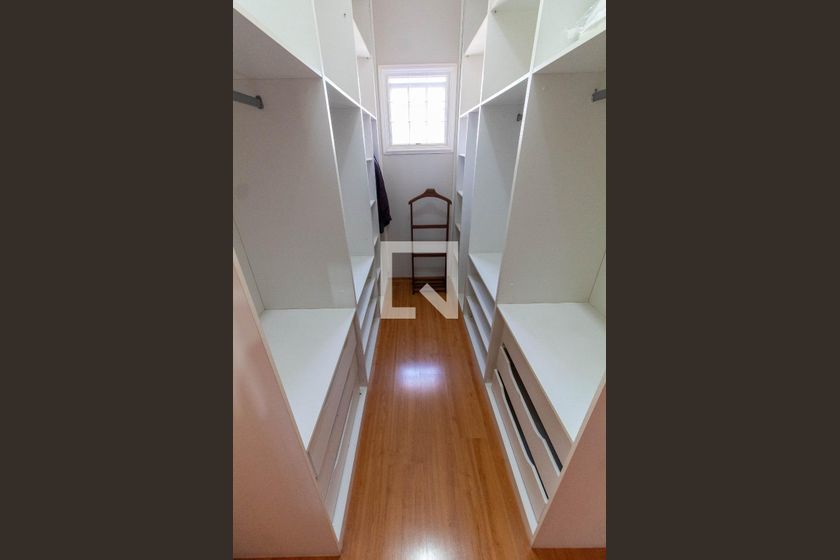 Casa à Venda - Mansões Santo Antônio, 4 Quartos,  275 m2 em , Campinas - sp | SoloBR