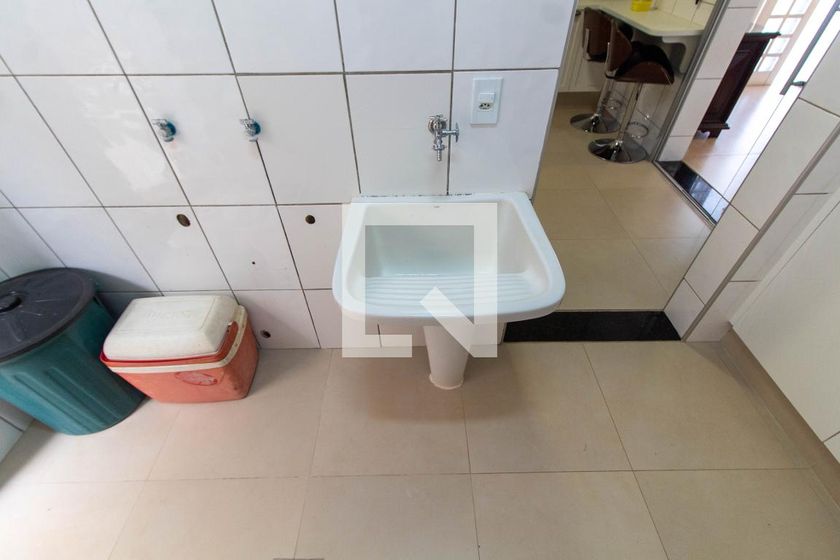 Casa à Venda - Mansões Santo Antônio, 4 Quartos,  275 m2 em , Campinas - sp | SoloBR
