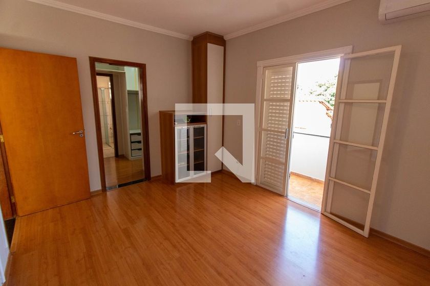 Casa à Venda - Mansões Santo Antônio, 4 Quartos,  275 m2 em , Campinas - sp | SoloBR