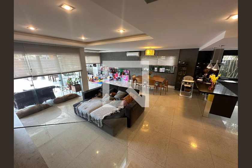 Casa, 4 quartos, 273 m² - Foto 1