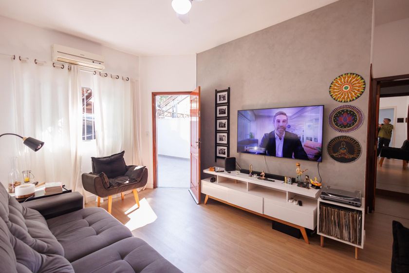 Casa com 2 quartos para alugar em Jardim Gurilândia, Taubaté por R$ 1.950,00