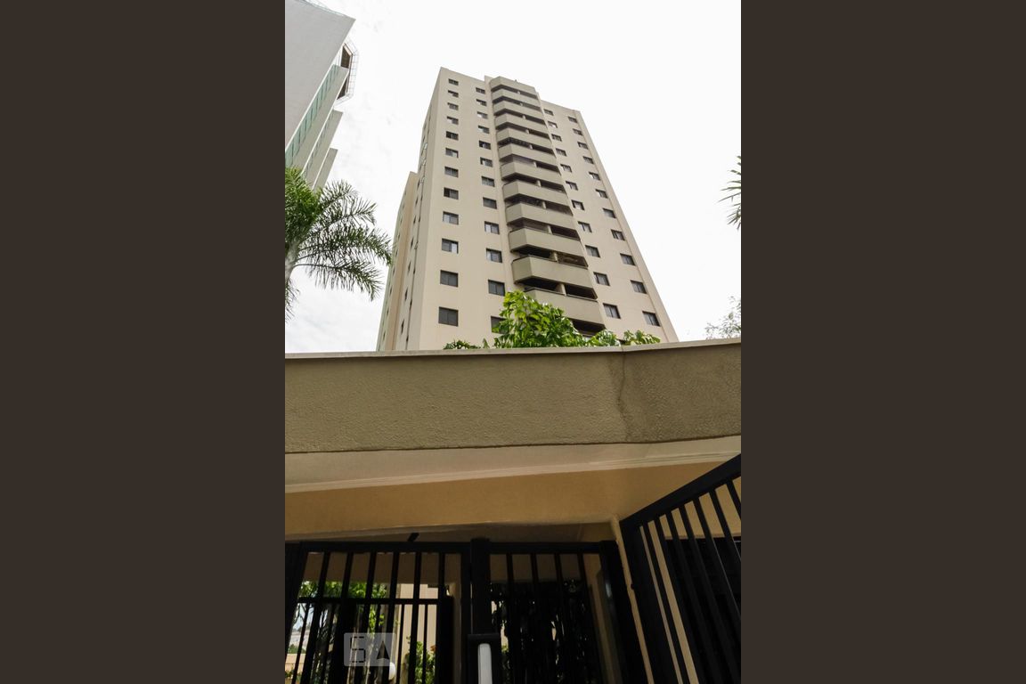 Alugue ou compre no Condomínio Edifício Copacabana Alphaville