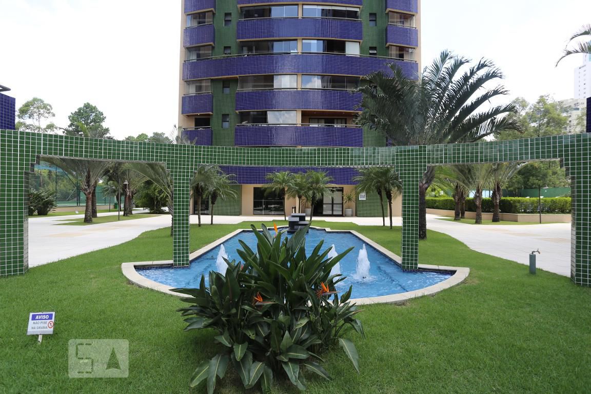 Alugue ou compre no Condomínio Alpha club Alphaville, Barueri