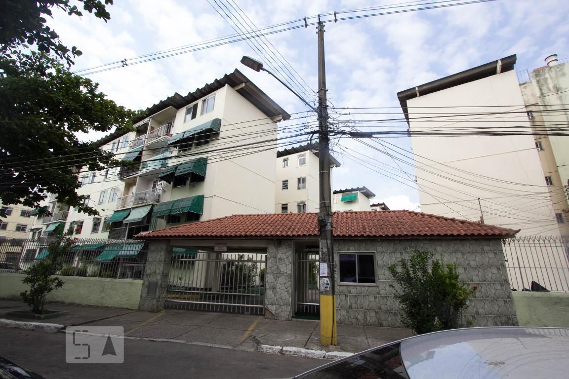 Alugue ou compre no condomínio em Rua Carlos Palut, 510 Taquara, Rio