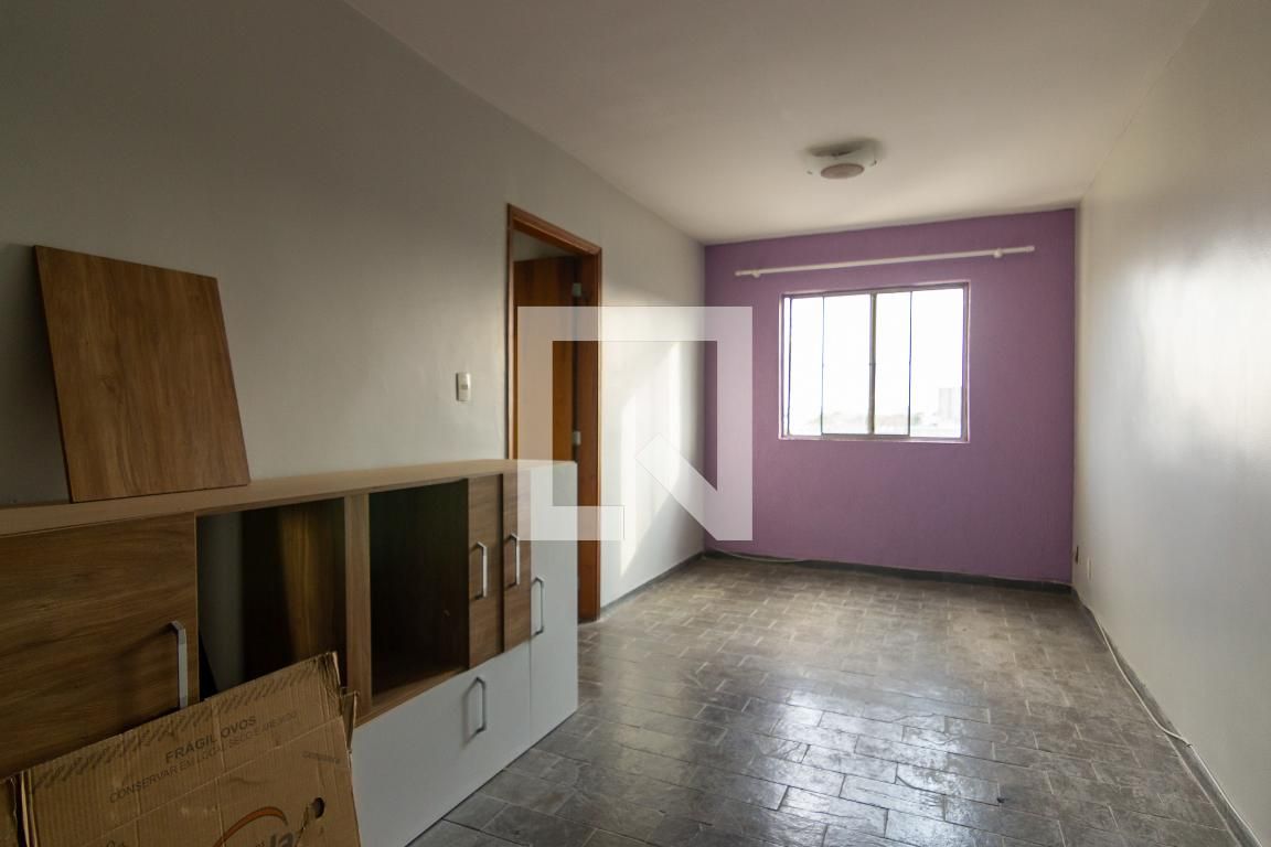 Apartamento com 3 quartos para alugar em Conjunto Residencial Souza
